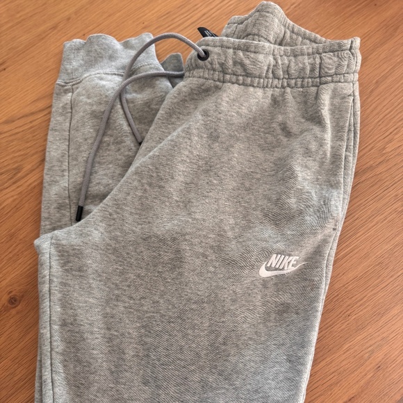Grey Nike sweats - Picture 1 of 1